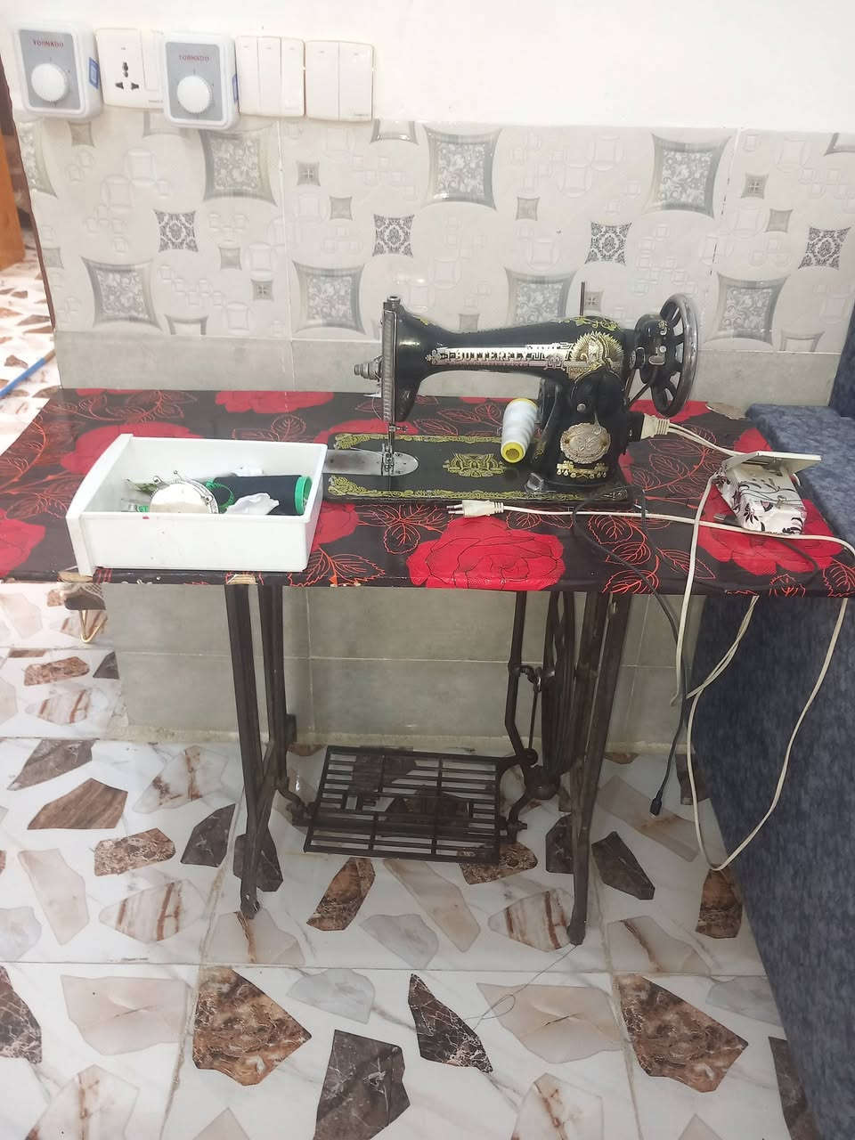 للبيع كنتور بابين انجاره مكينه خياطه شغاله ***********
