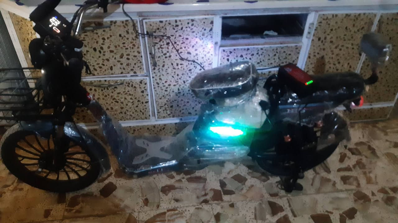 سلام عليكم دراجه شحن البيع دراجه نضيفه كهربائيه كله شغاله باتريت نضيفات سعر ١٦٠ رقم وتساب فقط *********** منطقه سيد جميل
