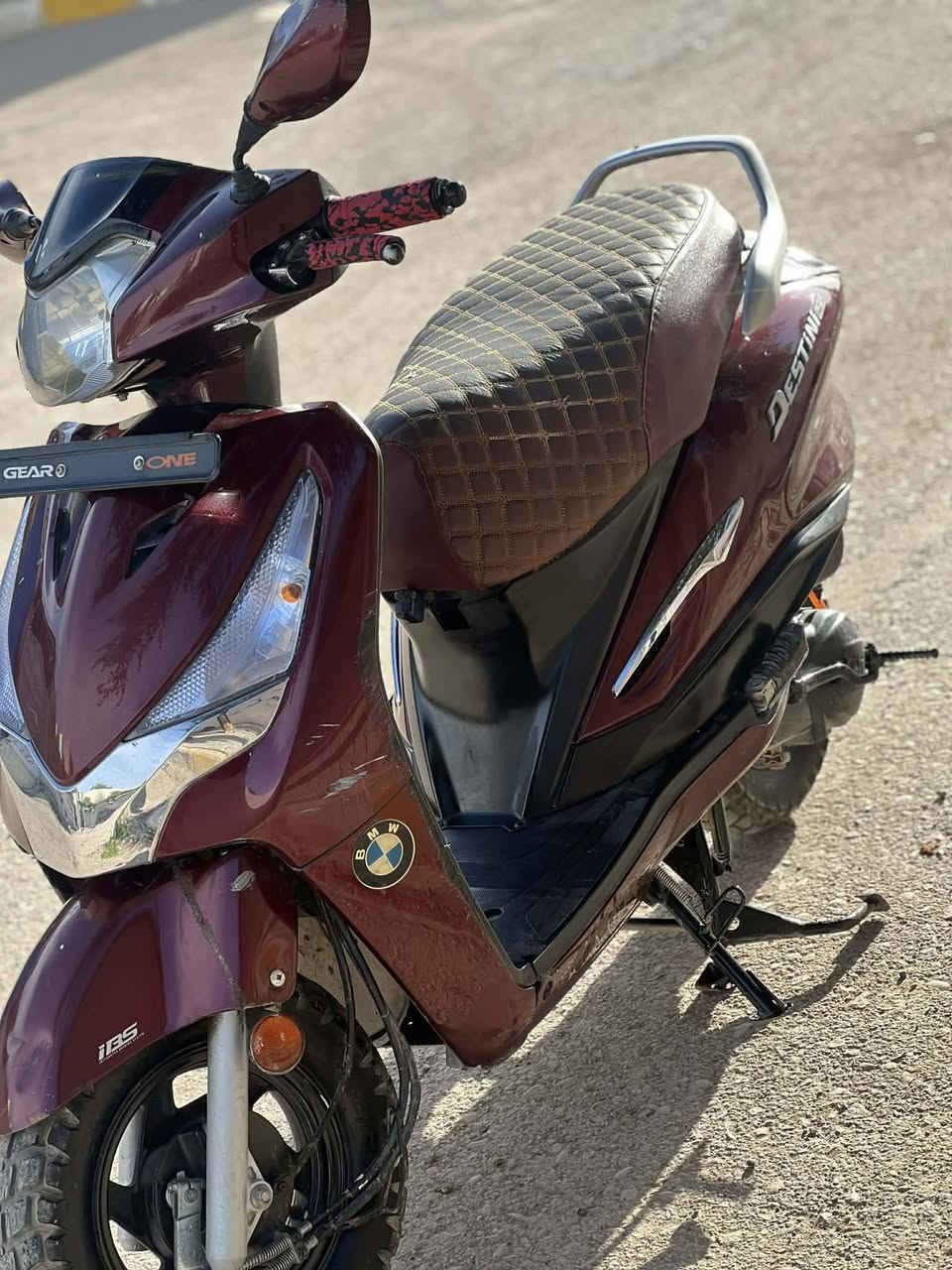 ماطور اوتوماتيك هندي محرك 125ss نضيف ما يحتاج اي شي محرك نضيف لا صوت و بخار صرف البانزين قليل بيه عداد 120 تايرات جدد سعر 800 وبيه مجال للستفسار خاص او تعليق ***********
