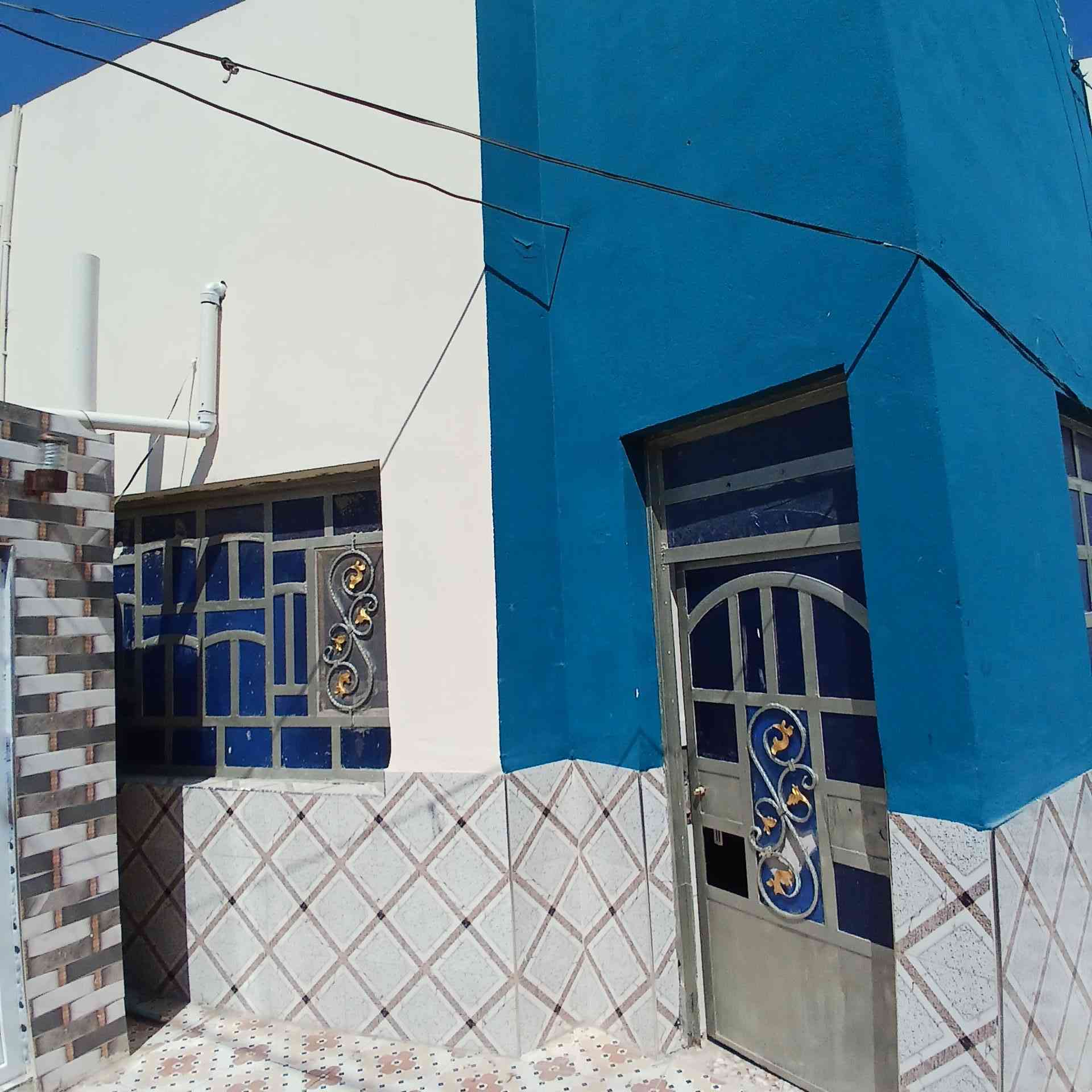 🏠 بيت : ملك صرف
🏠 مساحة : 260 متر

🏠 الموقع : قضاء الشافعية/ السايدين حسينية الامام علي ع 
جهة صيدلية جنات النعيم في فرع 

🏠 بناء طابوق عكاده 

🏠  استقبال كبير  ٨ متر + ٣ غرفة نوم + مطبخ حا ومطبخ بارد+ صالة ١٠ متر صافي + صحيات داخليه وخارجية + مدخل إلى الاستقبال + كراج ٧ متر + حديقة  + منور كبير ٧ × ٣  فية مخزن كامل

🏠 السعر 90 مليون وبي مجال للتواصل والاستفسار 

*********** او ***********
