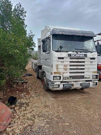 سكانيا للبيع 143 كير 900 مربوطة فلات عربانة حدادية ثلاث محاور 07884616...