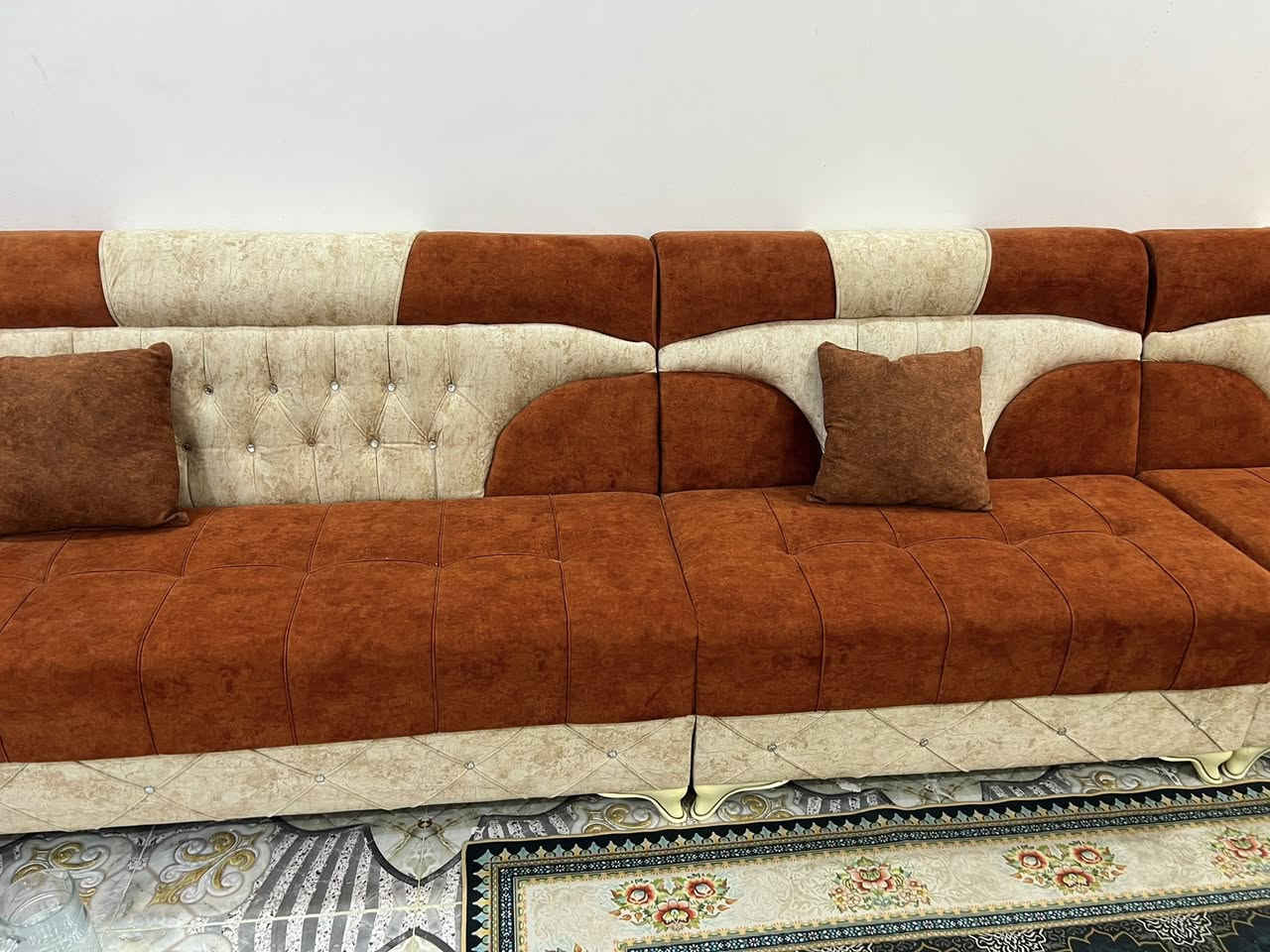 السلام عليكم ديوان 12متر شغل أربيل السعر850. البرده سعرها 30
القرنه  شارع العلم مزرعه 
***********
