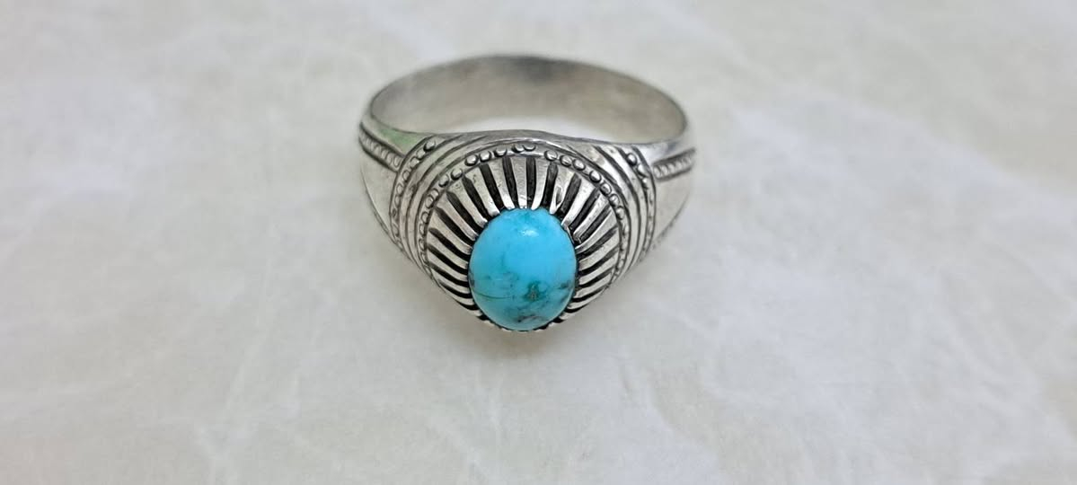 نيشابوري  قياس ٢٣   سعره ٤٠ الف دينار


**إذا كنت صاحب هذا الإعلان وتريد حذفه لأي سبب، رجاءا أرسل رسالة إلى الدعم الفني**