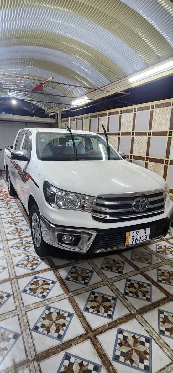 السلام عليكم 
هايلوكس 2025 كير عادي 
ماشيه 4 الاف فقط بعدها بداخل الضمان 
رقم كربلاء ب اسمي 
مكان السياره كربلاء 
بيها هاي الضربه تباع على وضعها 
السعر(( ٢٣٥ ))
ما اتعامل بالتلفون تعال شوفها وبيك خير ودلل 
اتصال 
***********
