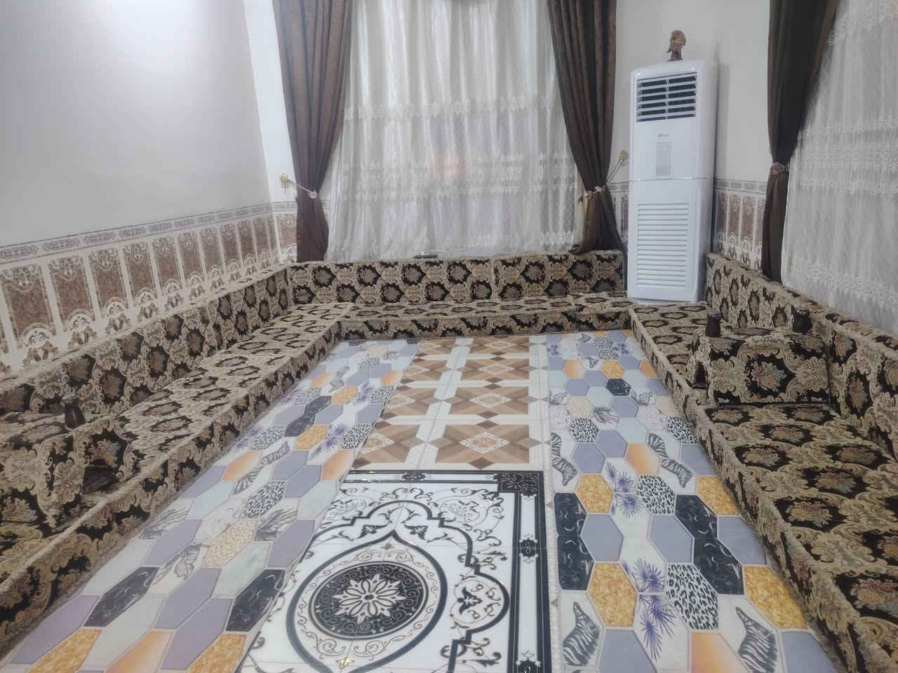 ديوان تزكام نظيف درجة أولى
الأرتفاع 20cm 
طول الديوان بالكامل 17متر 

للأستفسار أكثر الأتصال على الرقم 

 ***********
