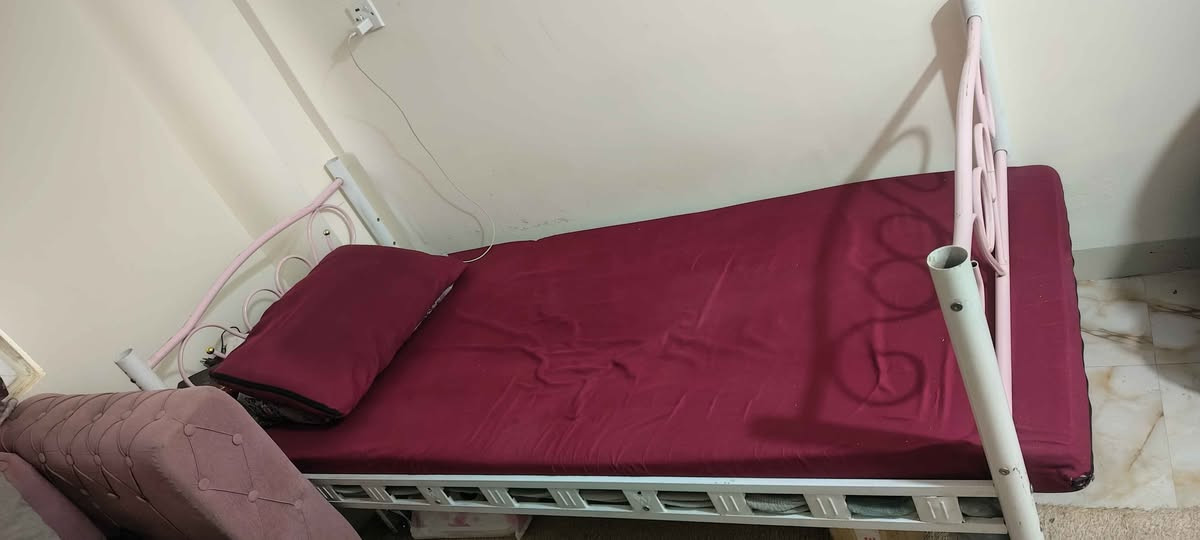 تخم اربع مقاعد  نضيف ماكو بي لا كسر ولا خلع 
كنتور درفتين صاااج تزكام
جربايه حديد نفر نضيفه لا مخسوفه ولا مكسوره
غسالة شغاله مثل الساعه ماركة نوال والمجفف عطلان 
اسعارهن معروفه وبيهن مجال حك جيه 
موجودات بكربلاء حي البلديه 
اكو وتساب  *********** ومسنجر كربلاء, العراق
