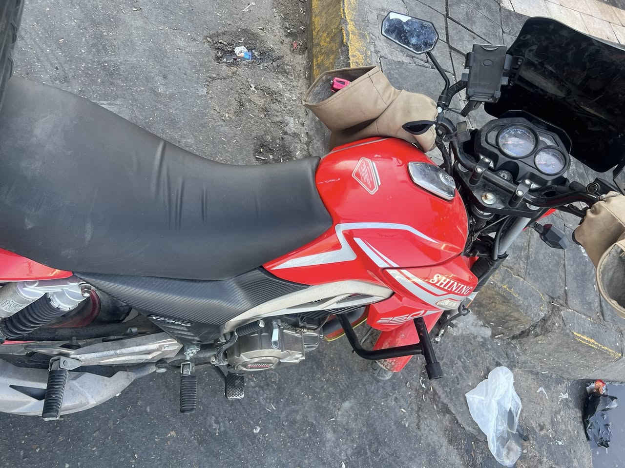 السلام عليكم دراجه شاينك للبيع مرقمه رقم إنكليزي وهزه جديده ماشيه 7الاف مكانه بغداد سعره 2300وبيها مجال بسيط مكاني بغداد شارع حيفا ***********
