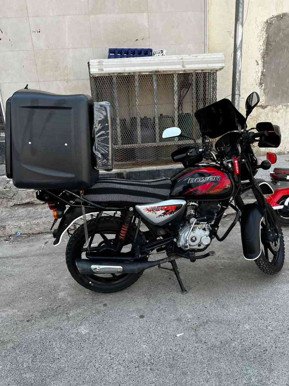 سلام عليكم بوكسر للبيع موديل(2024)دراجه نضيفه وجديده شوفت عينك وبل واقع انضف بعد دراجه ماا متعوبه دهن اكسلادو كل، 10ابدله بانزين محسن بين يوم ويوم ضافات لايت زنون  الله شاهد ماخذه ب140الف دبل شاره واقيات كلج لد شاره شباب دراجه عيبه الوحيد هيه بدون اوراق اكفله قانون وعشاير وتصورني واي مشكله تحركه وتاخذ فلوسك سعر 1450 مليون قفل متوازي عليه كلش واسف ع الطاله❤ *********** مكان بغداد جديده
