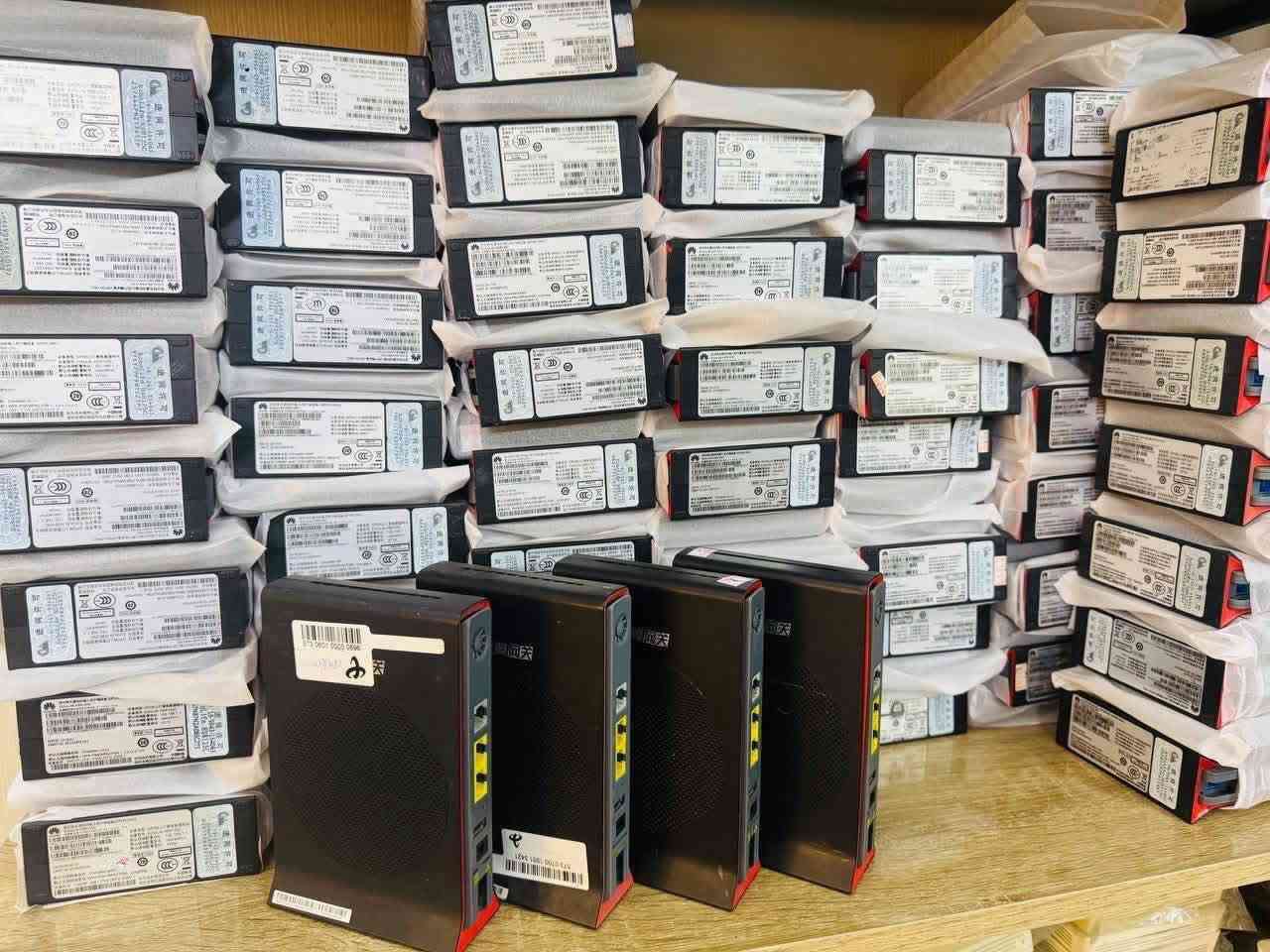 ✨ راوتر ضوئي الحنين –  ✨
موديل: 8125C

✅ متوفر الكبير والصغير
✅ قطع نظيفة جدًا بحالة ممتازة
✅ مع ضمان
✅ يدعم المشروع الوطني
✅ يدعم XPON
🔹 للجملة فقط
🔌 مع المحوّلة

📦 خدمة توصيل متوفرة لجميع محافظات العراق
🚚 أجور التوصيل: 5,000 دينار

📲 للاستفسار والطلب:
مراسلة الصفحة مباشرة

📞 رقم التواصل: ***********
📍 بغداد شارع الصناعه مقابيل الجامعه التكنلوجيه 

⸻
