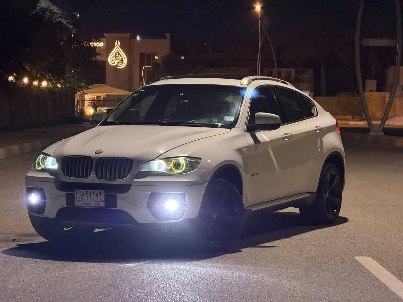 BMW X6 2008 
محرك V8 تون توربو 
السياره خليجي وكاله مكفوله فول مواصفات 
محرك جديد وكفاله هوه والكير 
X drive دفع كلي للعجلات
دبل شاشه 
فتحه سقف
داخل بيجي 
كشنات كهربائية فول وضعيات
جاهزة من كلشي مابيها اي نقص ولا اي عطل ولا اي انذار 
بلاديه كلها 
صدر امامي خلفي جديد 
منظومه لايت زرع عدسات اوزوم وبلوجكتر زنون اصلي يعني ضواها نهار 
سياره نظيفه بدون نواقص مال بيت رقم بغداد باسمي 
تحويل او وكاله جاهز
***********
