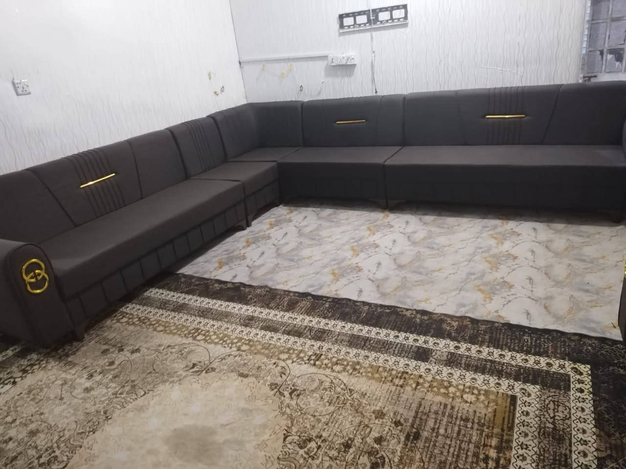 ديوان ٢٠ مقعد.  تفصال. جديد غير مستخدم السعر ٦٩٠ نهايته. 

 المكان ابو. غريب الناحييه موجود توصيل 

***********
