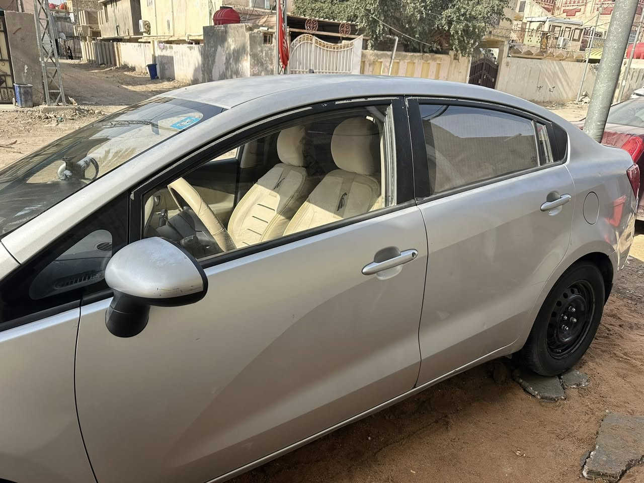 كية ريو ٢٠١٥
❇️خليجية 
❇️ماشية 160الف 
❇️محرك 1600 قطرتين المرغوبة 
❇️رقم قادسية انكليزي جديد باسمي تحويل ثاني يوم 
❇️سيارة كاملة كفالة كير ومحرك وهزة
✳️السيارة مال بيت ما متعوبة
✳️بيها جنطه تبديل وصبغ بنيد
✳️الجاملغ مرشوش عن الجراد بدون تصليح 
📍مكاني الديوانية المركز 
***********
السعر ٨٥ و بيها مجال بسيط لل شراي
