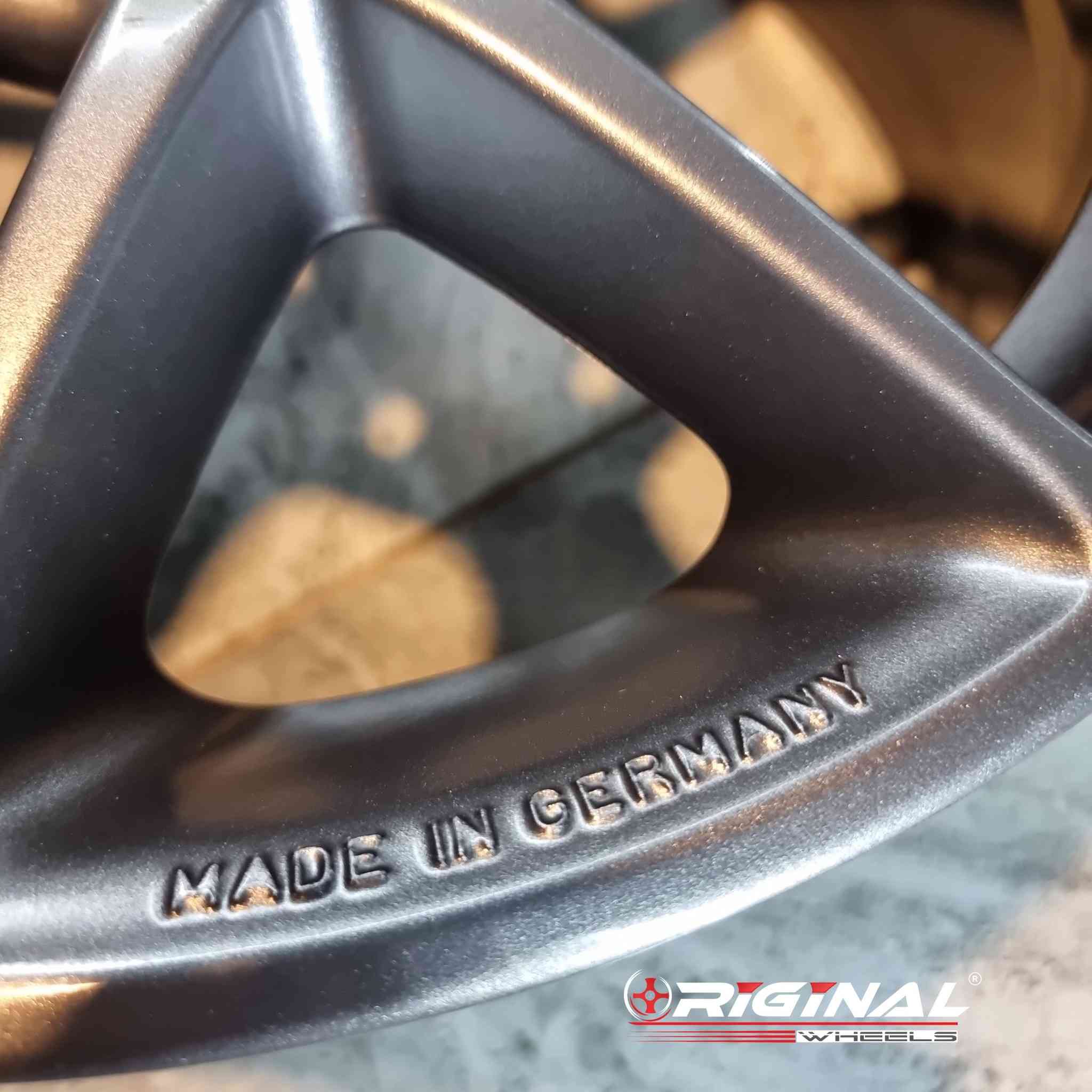 الألماني يفرض سيطرته.. 🇩🇪
جنوط BBS الأصلية، شكل رياضي يخطف العين وأداء ملوش زي.
✅ المقاس: 17 بوصة / 5x112 (مرسيدس، أودي، سكودا، فولكس).
✅ الصناعة: Made in Germany (الأختام في الصور).
✅ الحالة: فابريكا، لا لحام ولا استعدال
📞 للتواصل: [01003036109]


**إذا كنت صاحب هذا الإعلان وتريد حذفه لأي سبب، رجاءا أرسل رسالة إلى الدعم الفني**