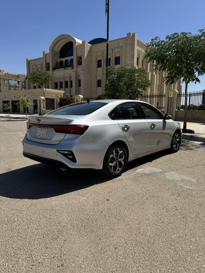 السلام عليكم 🫡 فورتي 19 سياره بيه اربع قطع سياره حلوه وبيه كصه بل فخذه مالته وسعر مناسب اتصل وخادم***********
