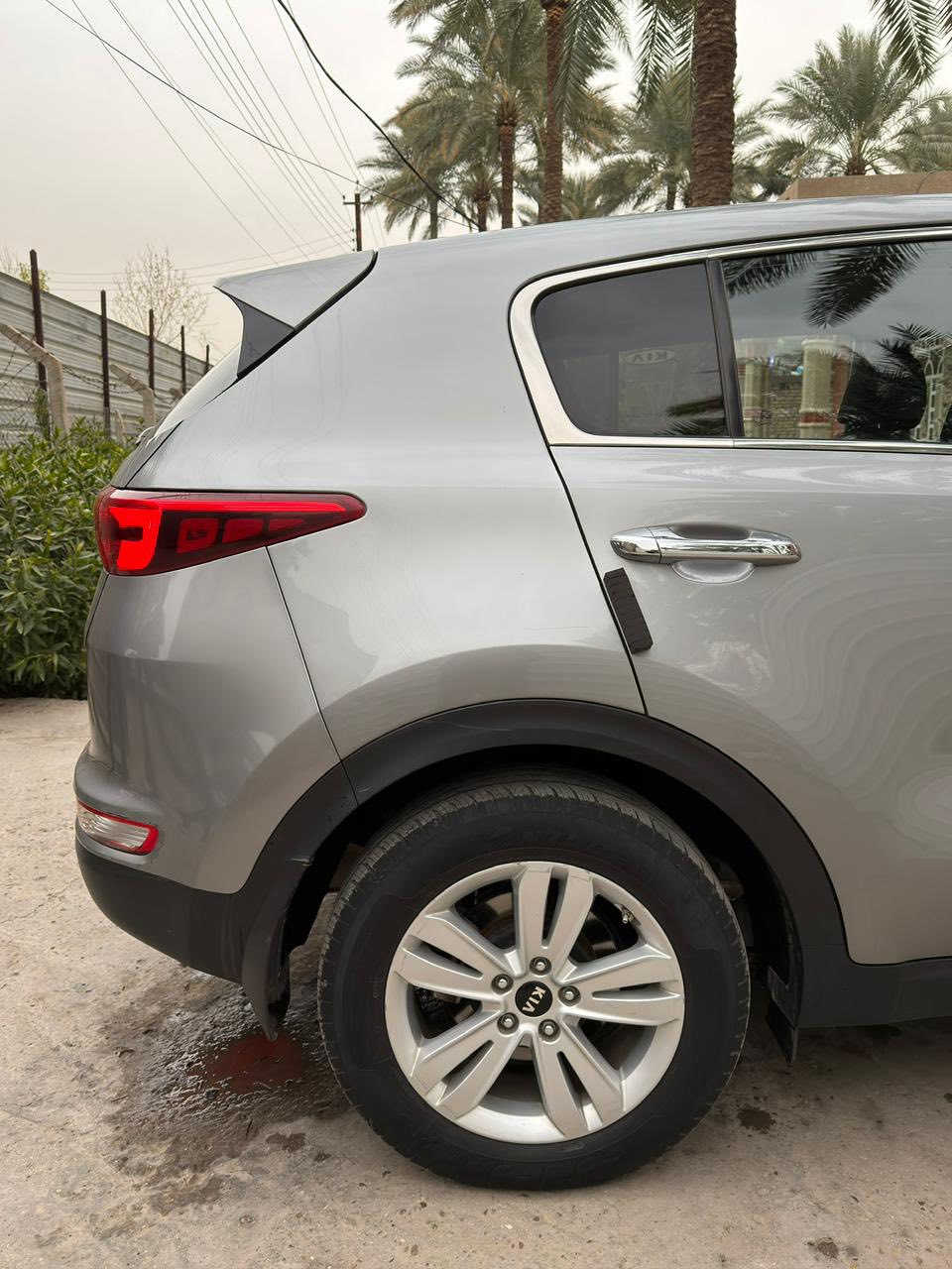 سبورتج 2019.    LX.   سياره بدون حادث. سرقه. فقط جاملغ وبنيد.  سياره نضيفه جدا.  بدون حادث ماشيه 67.    مكاني بغداد شارع حيفا السعره 157.   وبيه مجال قليل.   رقمه بغداد الجديد وباسمي.       ***********.
