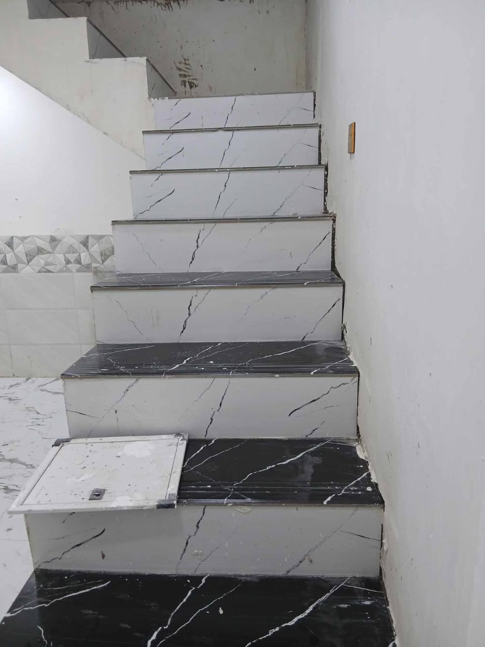 مشتمل للبيع مساحة ١٠٠م طولاني بناء حديث طابقين الطابق الثاني غير مسقوف موقع كلش حلو خدمات متكاملة على شارعين غرفة/مطبخ/صالة/استقبال/صحيات العنوان السفحة
بداية شارع احمد الوائلي ثالث فرع غير مسكون الدار فارغ 
السعر ٥٥ مليون بية مجال بسيط


**إذا كنت صاحب هذا الإعلان وتريد حذفه لأي سبب، رجاءا أرسل رسالة إلى الدعم الفني**