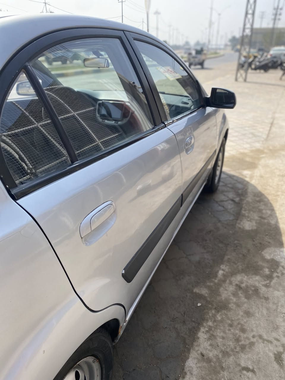 السلام عليكم كيه ريو كير. عاادي.
السياره جاهزه للخير 

تخم تاير مكينه كير تبريد كله. شغال. 

وارد خليجي السياره حداديه. حلوه. 

مكينه 1600 

مكاني ناصريه وركز 

***********

السعر 63 وبيه مجاال.
