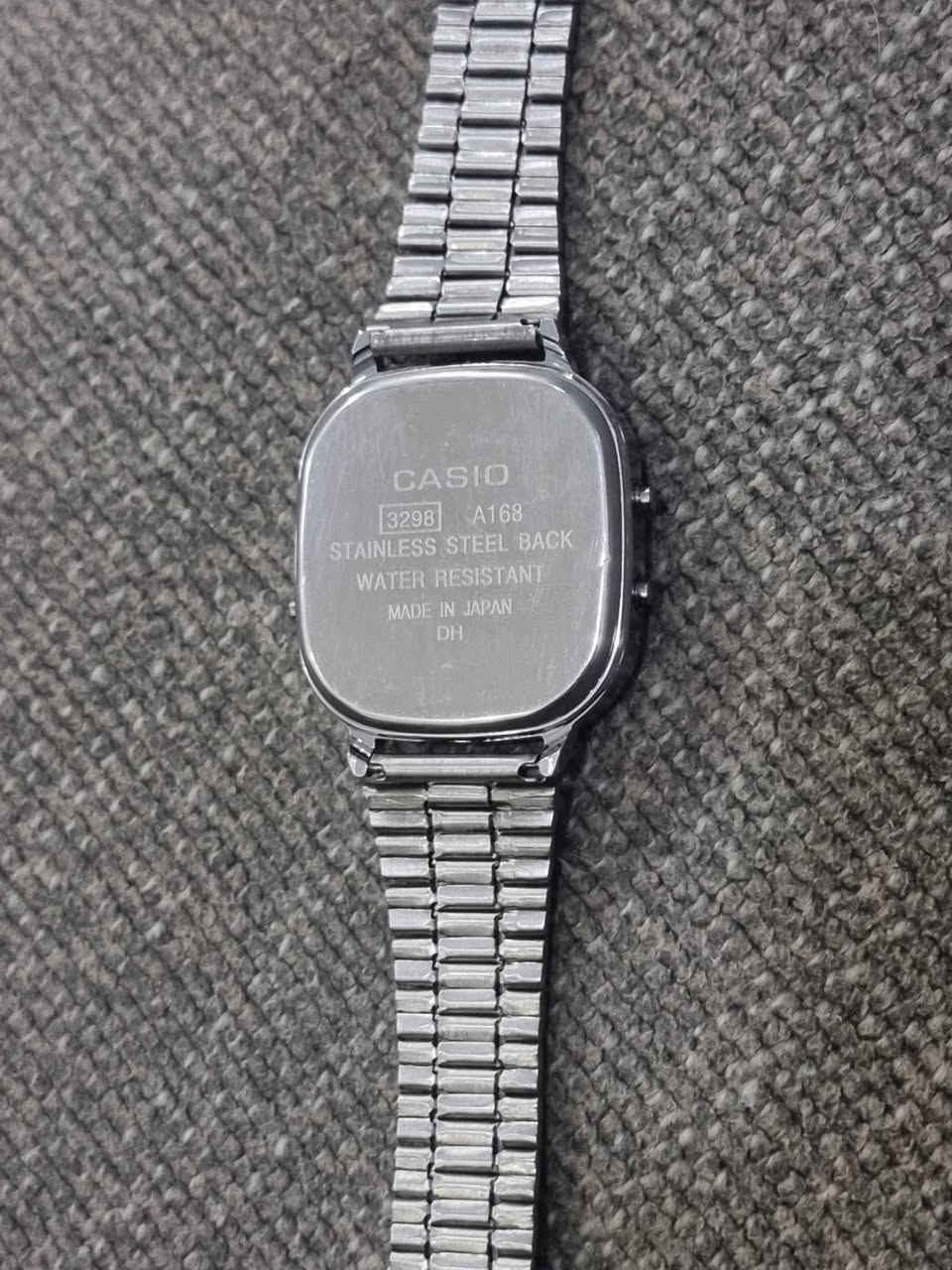 سلام عليكم ساعتين للبيع اول ساعة كاسيو رقمية طراز LA670WA
ساعة جديدة وحلوة ومرتبة و مختمة بس ملاحضة صغيرة الساعة تشتغل طبيعي كلش بس زرين جانبيات ما بيهن استجابة يعني مو شغالات بس زر واحد شغال
اما الساعة الثانية
ساعة من ماركة FMD اليابانية ساعة حلوة و مرتبة وشغالة باتري الساعة قديمة وكلاسيكية وتحب الايد الناعمة الي يعجبنه الساعات مكاني بغداد رايدهن بعشرة الاف وملاحضة لايوجد توصيل اي استفسار موجود واتساب رقمي ***********
