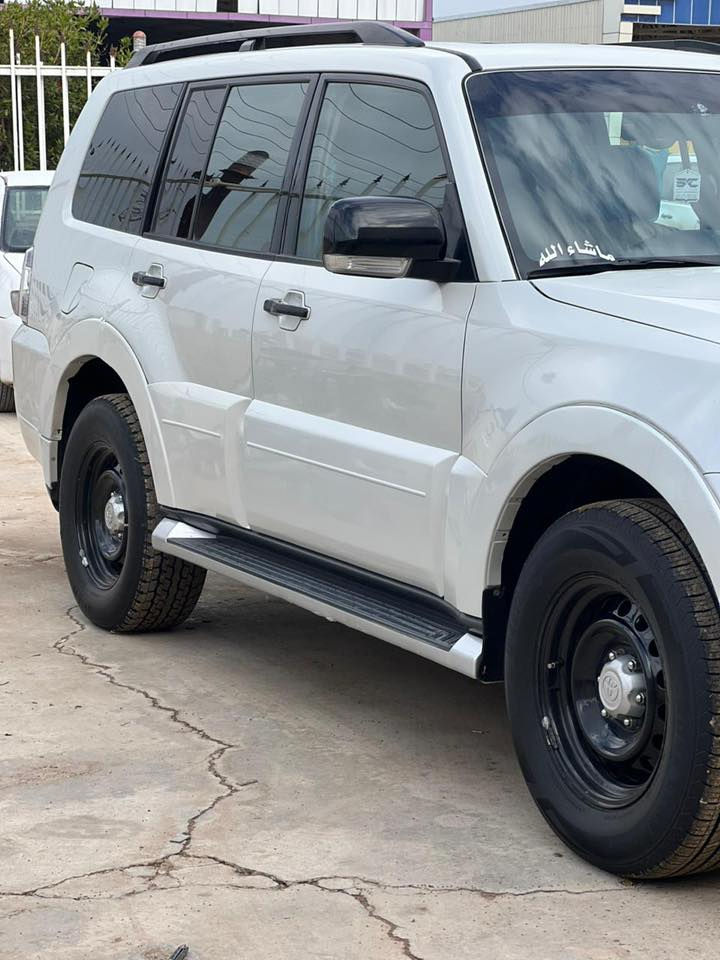 باجيرو للبيع او المراوس ب اقل
 مديل 2011 رقم اربيل حبتور واحد على واحد 
مكفوله كفاله عدا الدعاميات ماشيه 240 الف كيلو 

مواصفاتها معروفه لكن للتوضيح 
فتحه سقف 
كامره 
شاشه 
حاكيه 
مانع انزلاق 
مثبت سرعه 
مري شفط 
تحكم ستيرن كامل
كشنات كهرباء 
كشنات جلد
7راكب
حساس خلفي 
عده كامله 
سبيرها برجستون ما نازل مال شركه 
ويل الاصلي مالته موجود 
شادله ويل عادي للجماليه
رقم اربيل الانكليزي 
سنويه جديده
تحويل او كاله شرط
تخم صدر امامي خلفي جديد
كير مكينه مكفول مامفتوح  
تخم تاير جديد 
فلنجات مصفره 
ميزانيه جديده 
مكان السياره واسط 
للاستفسار 
***********-***********

السعر 145$ بيها مجال بسيط حك الجيه
