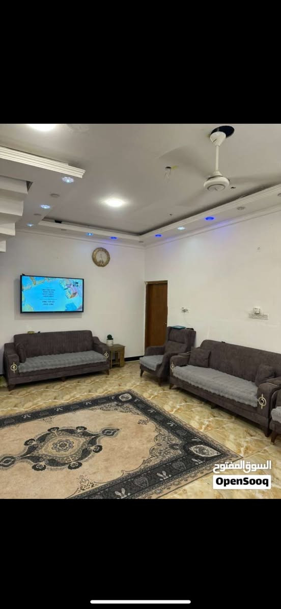 للبيع ياسين خريبط مساحه 240  مالك صرف طابقين 6 غرف وصالتين ودوانيه ومطبخ وصحيات 5 وغرفه بيهه حمام حديقه حلوه وكراج سياره بيت حلو مرتب بل واقع احله موقعه في زون الثالث قرب مشتل النرجس موقعه حلو كلشي قريب علي السعر 470 وبي مجال مكاني بصره ياسين خريبط هاذ رقمي ***********
