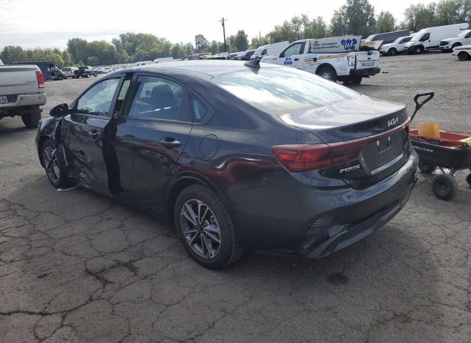 السلام عليكم 
فورتي موديل 2024 
واصله عمان 
ضرره باب جاملغ بدون دواخل موضوح بالصوره 
السعر 110 
***********
تريد دخله صفره تريد تبقيه سوده
