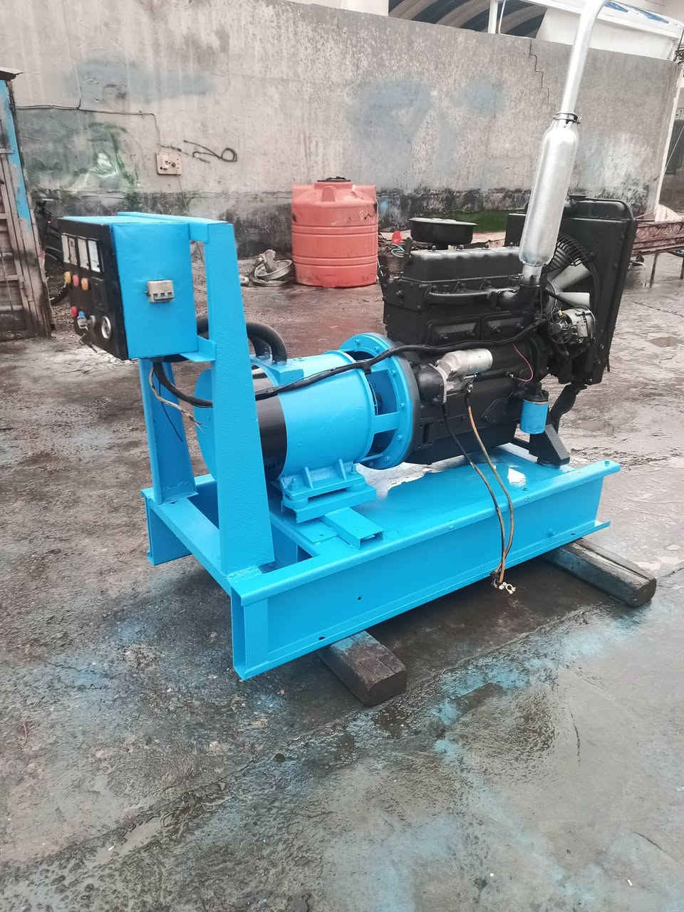 السلام عليكم مولد بيركنز صيني اربعه سلندر 37 كيفي لا تبخير ولا تنقيص شرط الشغل والتي 3 فيز الشراي ينتصر *********** السعر 11 ورقه
