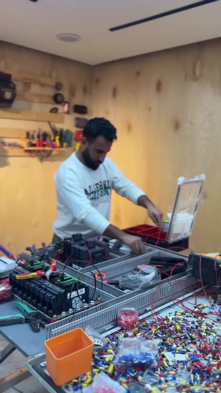 #تصنيع_لوحة_ATS_داخل_الورشة ⚡
نصنّع لوحات ATS بأعلى مستوى من الدقة والاحتراف، مع اختبار كامل لضمان أداء موثوق وتحويل تلقائي سريع وآمن بين المصدر الرئيسي والمولد. لأن الجودة تبدأ من داخل الورشة.
#علي_عدنان_الكهربائي_للتأسيسات_الكهربائيه🛠️💡
🔌📞***********☎️***********

🔱معنى الابداع للتأسيسات الـكهربائـيه الـحديثه وأنظمة التحكم الآلي ونصب كامرات المراقبه 🎥
#اشـراف_وتنفيذ_هندسي👷🏻‍♂️

-تنفيذ جميع المخططات والاتنادر الكهربائيه 📉📐⚡️
 
- تنفيذ جميع أنواع ديكورات الانارةالداخلية
والخارجيه من ليد الابروفايل والاناره 3D 💡

-تأسيس كافة المباني والمؤسسات الحكوميه والمحلات التجارية والمنازل 🏛🏡🏢

🔱نعمل بكادر مميز وذو خبره طويله في مجال الكهرباء ⚡️🔌⚠️
بأدارة الفني_عـلي_عـدنان_الكـربائي 🇮🇶
📞***********☎️☎️ ***********

#لوحات_كهربائية
#ATS
تصنيع_محلي
أنظمة_الطاقة
جودة_واعتمادية
