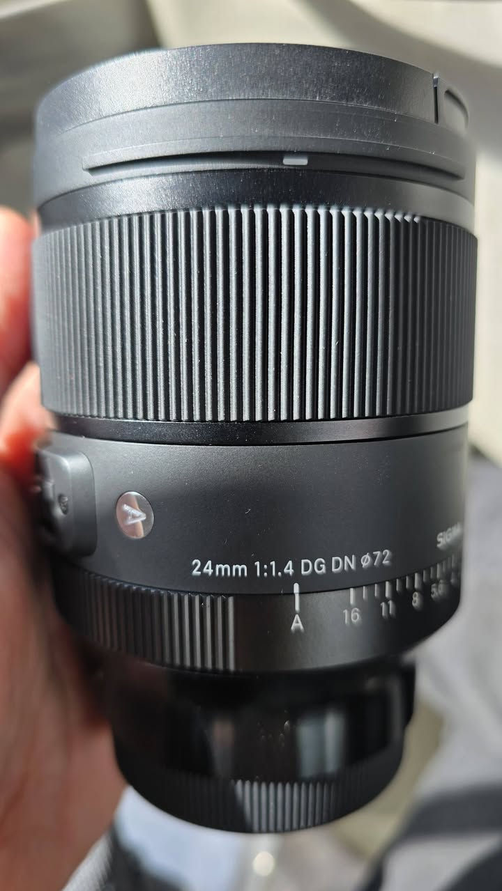 مرحبا .. عدسة سيكما 24mm فتحة  1.4 جديدة للبيع ...
***********
