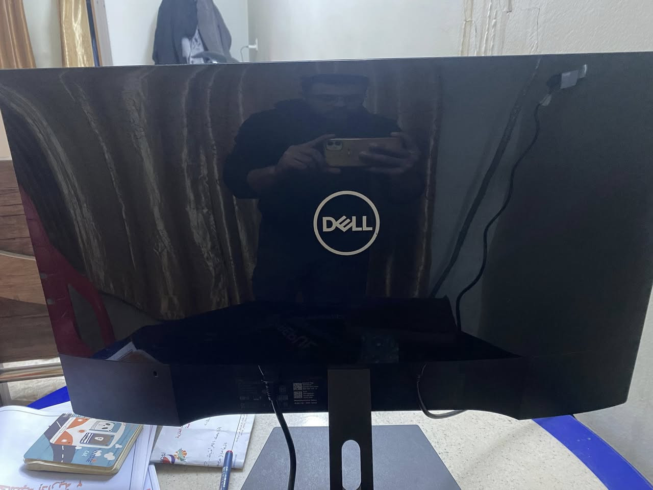 شاشة Dell 27 إنج موديل SE2719HR للبيع  

- حجم الشاشة: 27 إنج  
- دقة: Full HD 1920×1080  
- نوع الشاشة: IPS ألوان واضحة جداً  
- تدعم 75Hz مناسبة للألعاب مثل فيفا  
- منافذ: HDMI + VGA  
- شاشة نظيفة وشغالة 100% بدون مشاكل  

ممتازة للشغل، المونتاج، والألعاب.  

السعر: 150 ألف قابل للتفاوض  
الموقع: بغداد


**إذا كنت صاحب هذا الإعلان وتريد حذفه لأي سبب، رجاءا أرسل رسالة إلى الدعم الفني**