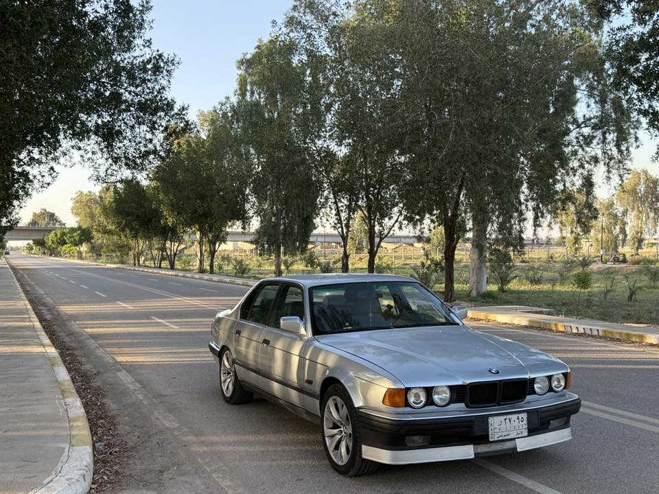 735 اصل موديل 1993
مكينه وكير خير من الله صدر امامي خلفي جديد رقم انبار تحويل ثاني يوم ..تبريد ثلج سستم صوت عليها ..دبل ايرباك ..سياره بدون نقطه خياس بدون اي طخه ولا ضربه سعرها 50  ومجالها بسيط مكاني بابل المسيب ***********
