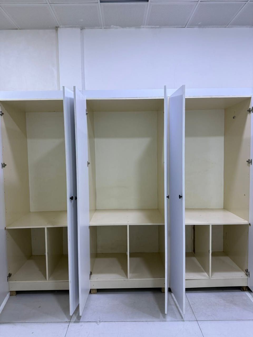 کانتۆری 6 تاکی ڕەنگی سپی زۆر شاز مۆدیل تازە  زۆر جوانو تایبەتە کۆمینت بکە نرخو زانیاریت پێ دەگات بە نامە یەک
*********** viber
*********** korek
*********** viber
ناونیشان سلێمانی کانی سپیکە
گەیاندنیشمان هەیە بۆ هەمو شارەکان
گۆڕینەوەش ئەکەم بە کەلوپەلی ناوماڵ
