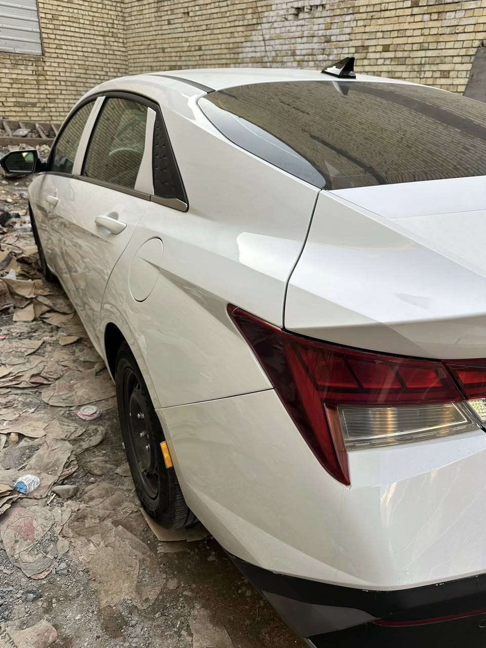 سلام عليكم النترا فول موصفات لمتدد بدون دواخل بدون ايرباك موديل 24 حادث مثل ماواضح بل الصوره داخل لونين صبغ قطعتين فقط السياره ماشيه 20 الف مكاني بغداد حي البساتين *********** السعر 175
