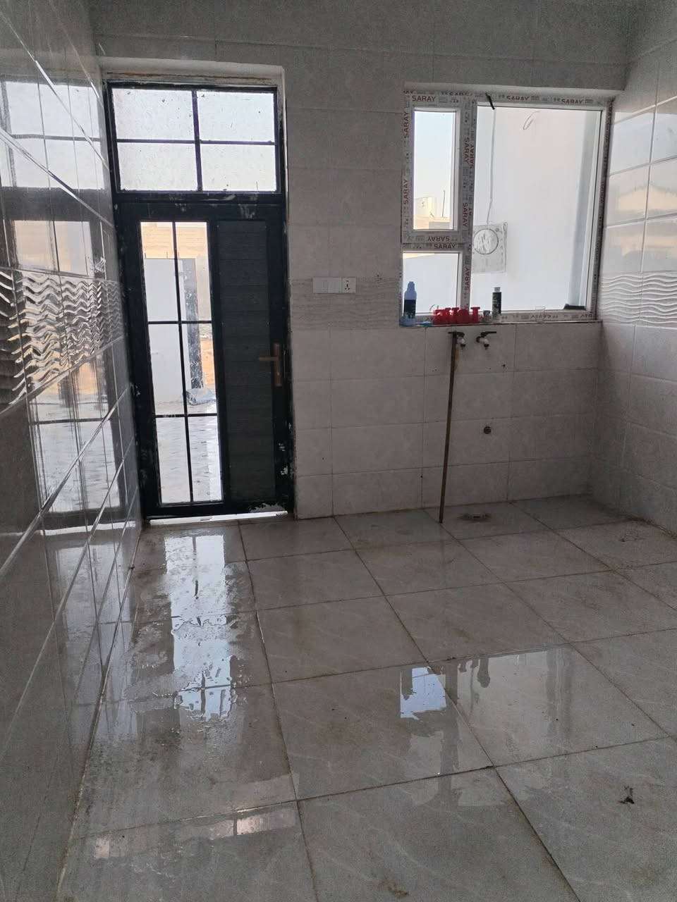 للبيع
بيت ١٥٠ متر بناء حديث طابق واحد درج داخلي بيتونه
غرفتين نوم وهول واستقبال ومطبخ وصحيات وكراج
العنوان كركوك ٥٥
السعر ٥٠ مليون
للمزيد اتصل بالرقم
***********
