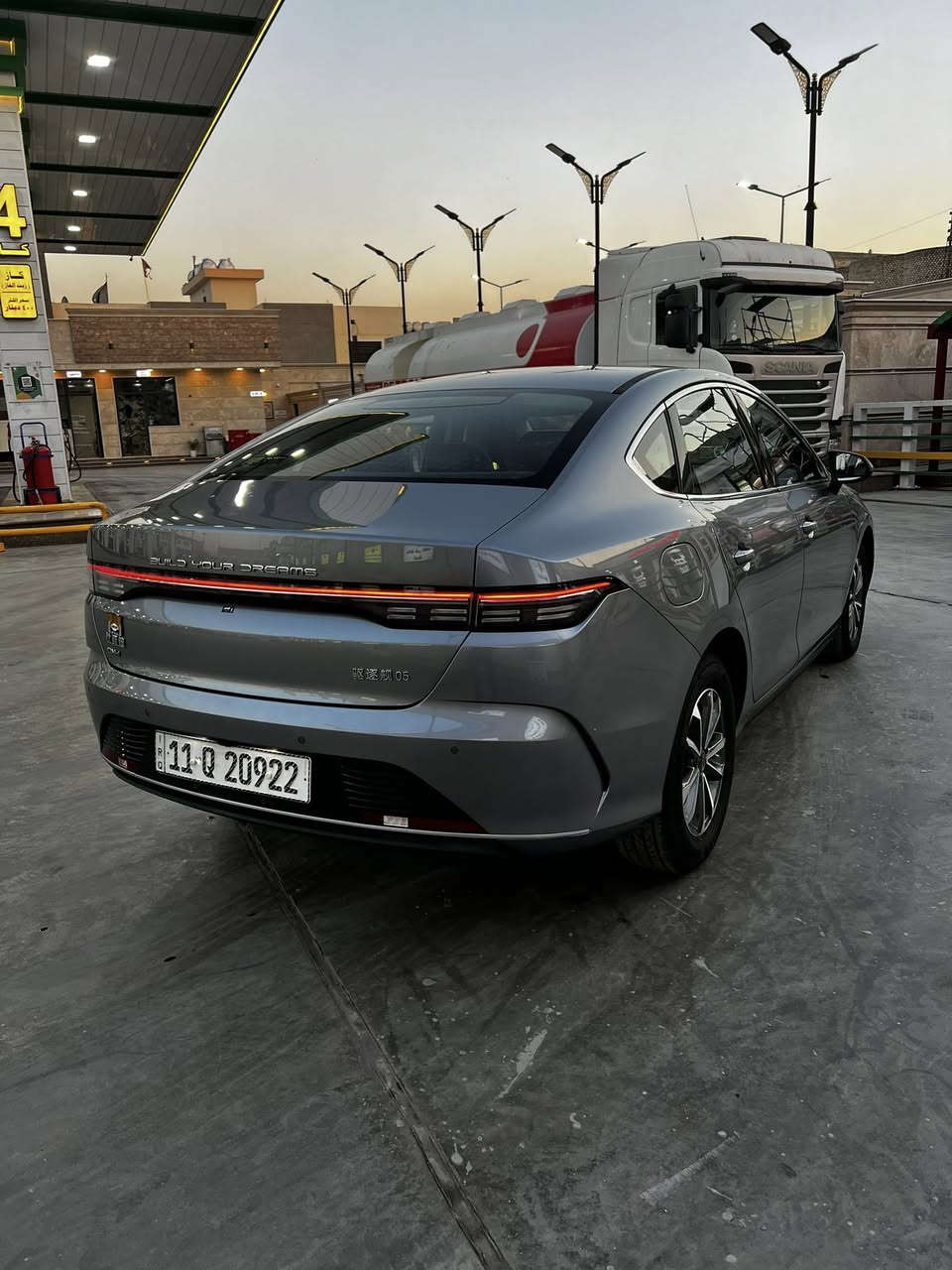 سلام عليكم دسترويل 25 ماشية 7000 عدي ضرف و اريد ابيعها شتسوه السياره لان ماعرف شنو سوكهن ني خذيتها 18 و 500 بدون رقم  قبل شهرين شتسوه حاليا وذا اكو مراوس سياره اقل منها هم عادي  وهاذه رقمي *********** ،
