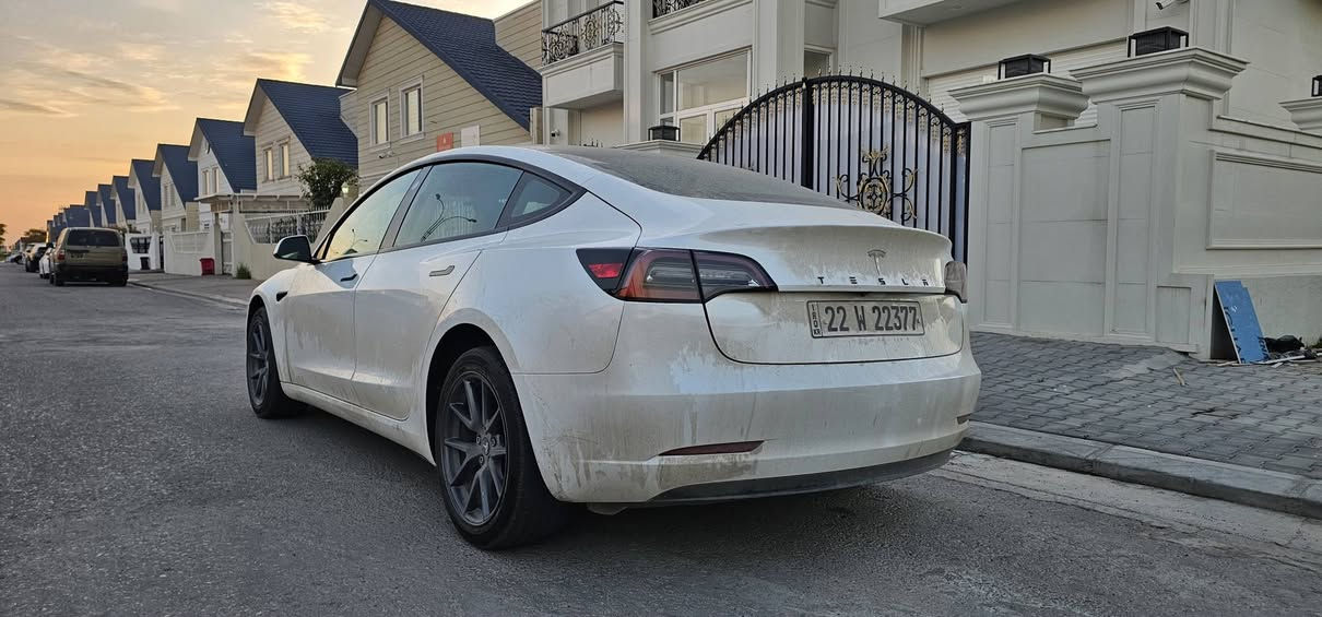 تيسلا 3
الموديل 2023
العداد 43 ميل 
الضرر جاملغ خلف السايق وحافه الصندوك مصبوغه على كدها بدون ايرباك 
السيارة تك ماطور اون لاين مربوطه على التليفون  جاهزة مبيها اي نقص 
وياها شاحنتها الاصليه 32 أمپير 
رقم اربيل بشرط التحويل 
السعر ١٦٥ 
مكاني أربيل 
***********
