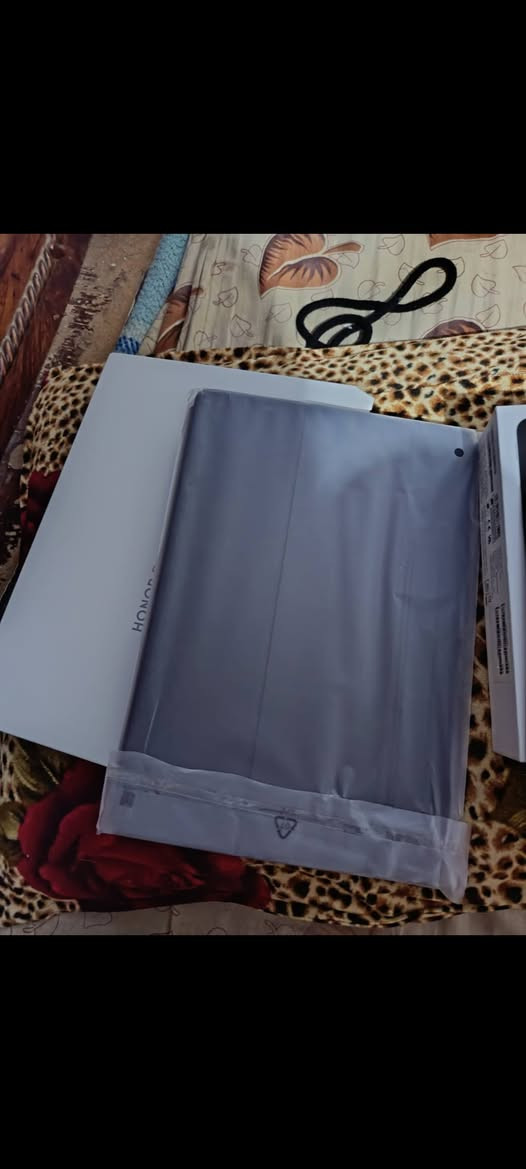 جهاز...
Honor pad V9 📱

البطارية 10100 🔋

ويا قلم وحافظة 🎁

الذاكرة256 💾

الذاكرة العشوائية 12G🔥

يشغل 90 فريم على كل الالعاب💪

هرزتية الشاشة144 ✨

بصمة وجه كلللش سريعه🤳

مشحون مرتين او 3 وانت قيس النظافة💯

كامل بالباكيت.💎

يوجد توصيل🚚

للاستفسار خاص 
او على الرقم
***********
