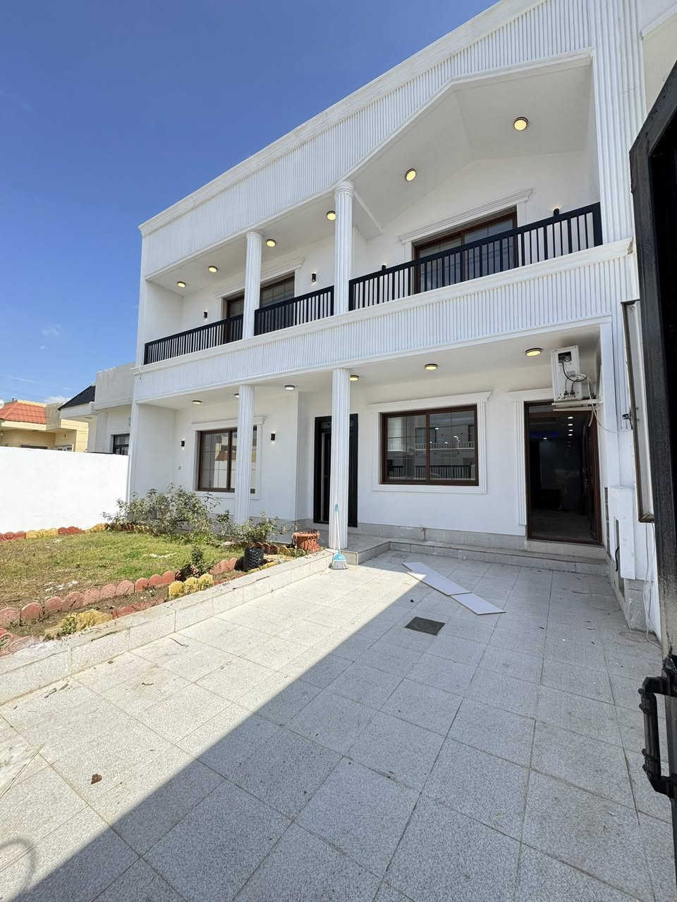 🔱#عرض_جديد_

🔱#دار_للبيع_في_هولير_ستي_

🔱مساحةً الدار 200م موقع موميز على شارع20 

🏠الدار يتكون 

🏠(6)غرف نوم#غرفتين_طابق_ثاني_سويتات

🏠4حمامات 

🏠صالة كبيرة 

🏠مطبخ واسع 

🏠 هول داخلي موزع 

🏠كراج +حديقة كبير 

🏠

اللاستفسار اكثر اتصال على الارقام التاليه
***********☎️
***********☎️
***********☎️
——————————————————
#خانوو_بؤ_فروشتن_دووتابق_و_به يتونه
#شارى_هه ولير_ستى_
#رووبه رى_200_متر
#پيكهاتووه_6_ژوورى_نووستن_1_ماستر_سويد
#ژوورى_پيشوازى_هول_داخلى_مطبخ_كراج_باخجه

بؤ_زانيارى_زياتر

***********☎️
***********☎️
***********☎️

عقارات باغى لاوان
