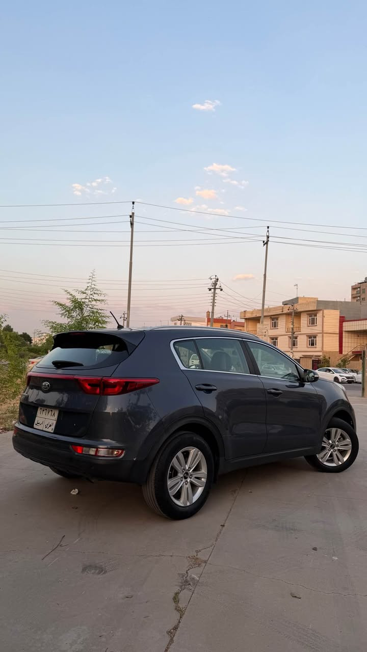 Kia sportage 2018 
بيها جاملغ وباببين صبغ ومعجون جه السايق 
ايرباكات كلها سستيم مطاكات 
وبيها رصعه الباب الخلفي اليمين 
السياره ماشيه 119,000km وقابله للزياده 
السياره موجوده باربيل أربيل, العراق


**إذا كنت صاحب هذا الإعلان وتريد حذفه لأي سبب، رجاءا أرسل رسالة إلى الدعم الفني**