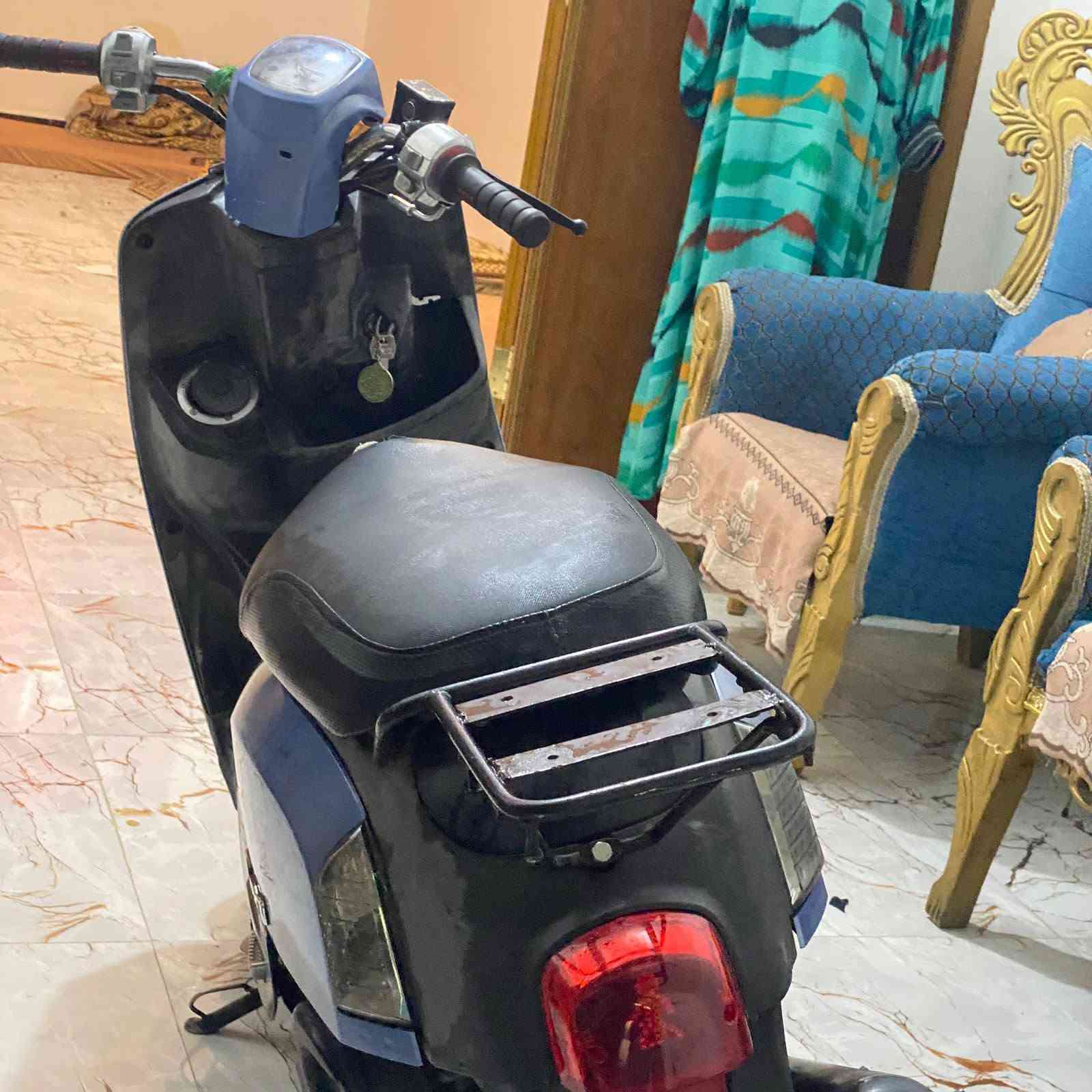 ماكس بوليس دراجه جاهزه من كلشي شلعه ومعدل كهربائيا كله شغال نكرا سلف عوزه باتري كابريتر كله بلادي فقط كفرات مبدله تجاري سعر 600 وبيه مجال ستفسار *********** أو مراوس بعدله نضيفه بلادي
