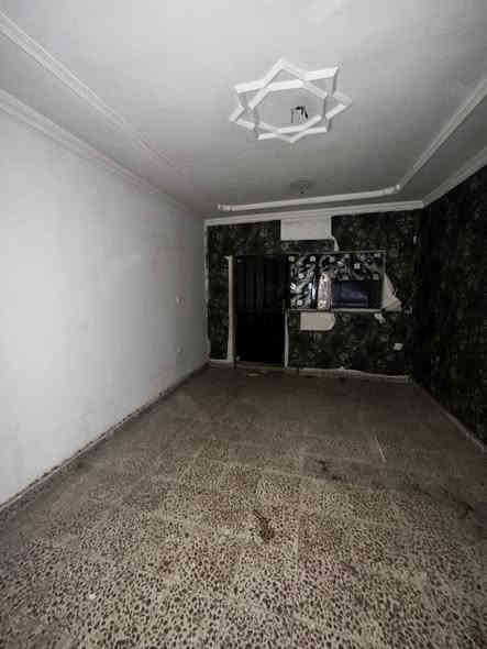 #للأيجار__في__السيدية 
بيت مساحة 75م 

يحتوي على غرفتين نوم وغرفة اطفال  وصالة ومطبخ وخدمات وكراج 

قيمة الاجار:700 الف 

للاستفسار:***********

او زيارة مكتب الفهد الهندسي للمقاولات العامة/شارع جامع الاقصى مقابل مكتبة الحكم سنتر
