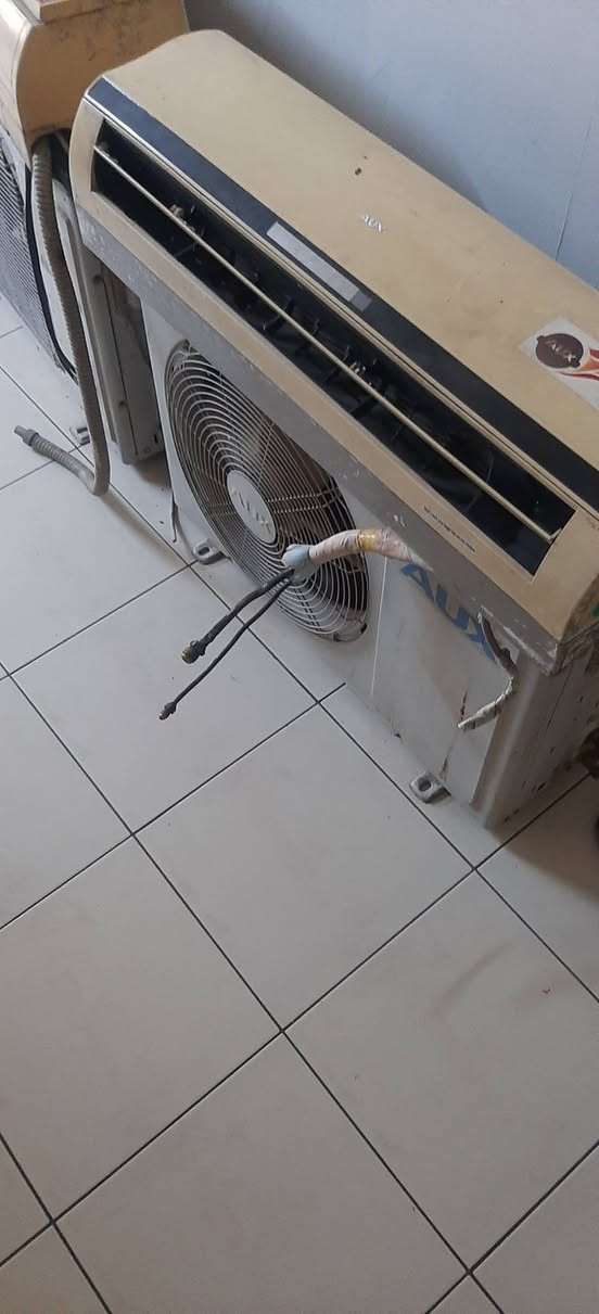 السلام عليكم 
سبلت طن ونص الداخليه توسوت والخارجيه يورك نفس الشركه وسبلت طن نوع اوكس اثنينهن على الفحص والعنده مكيف ايراوس هم نتفق تعال خاص وادلل


**إذا كنت صاحب هذا الإعلان وتريد حذفه لأي سبب، رجاءا أرسل رسالة إلى الدعم الفني**