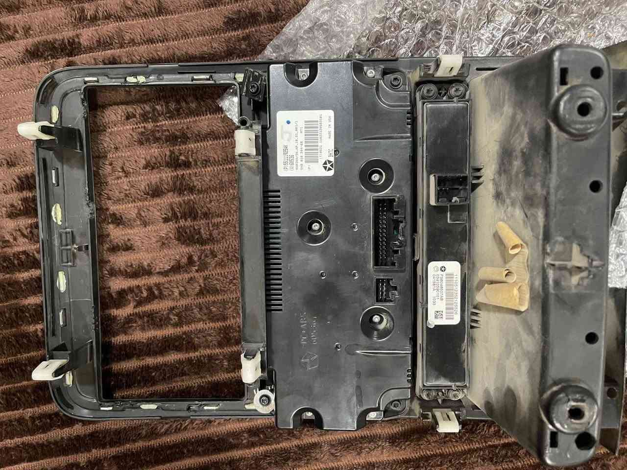 سلام عليكم شاشه وتحكمات التبريد كامله للبيع من موديل2011-2013 مال تفصيخ تفحص قبل لاتاخذ السعر 150الف  مكاني البصره ***********
