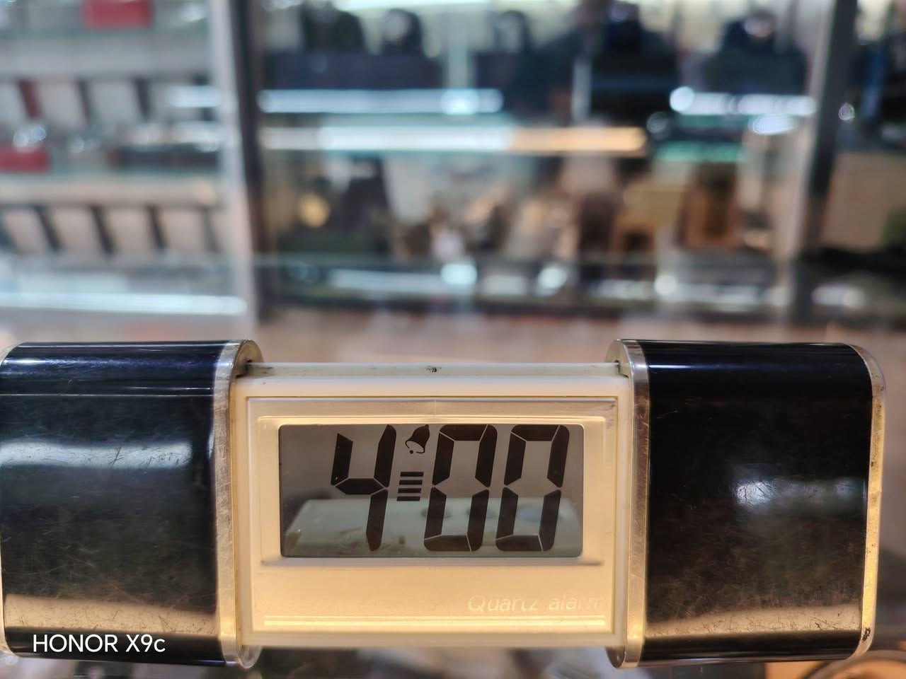 ساعه منضديه شغاله مع منبه 
7000دينار


**إذا كنت صاحب هذا الإعلان وتريد حذفه لأي سبب، رجاءا أرسل رسالة إلى الدعم الفني**