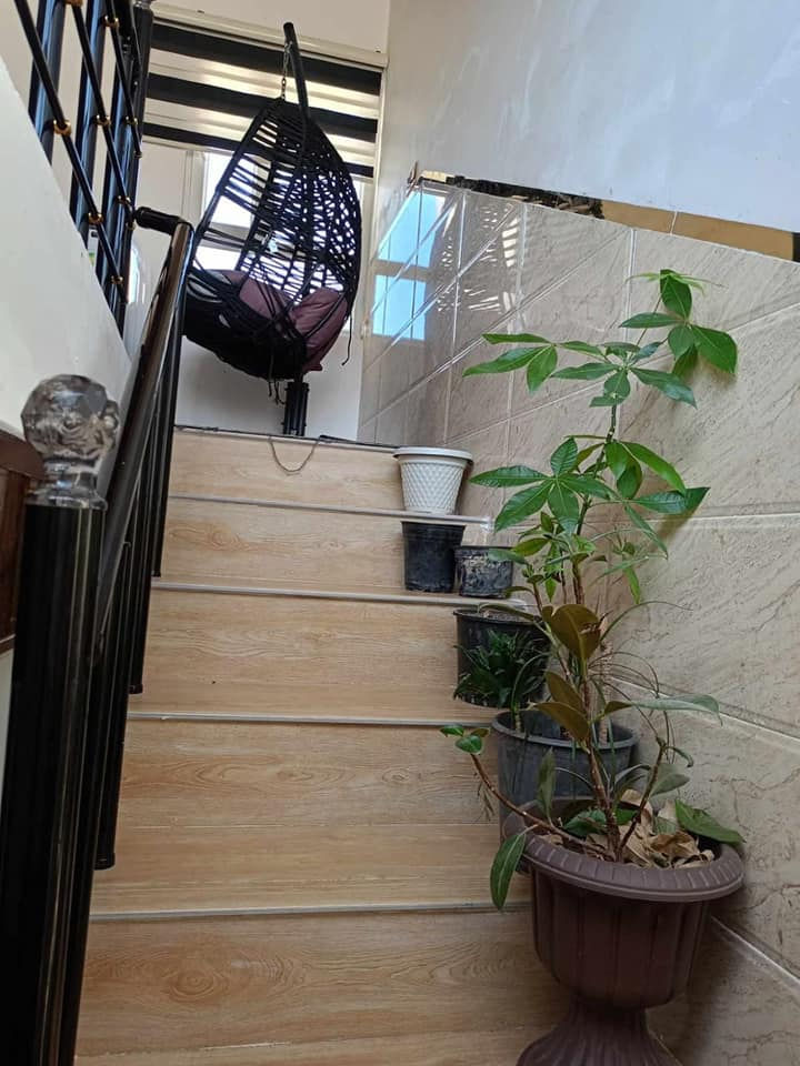 دار للبيع الموقع مزارع الكندي بيع مستعجل  95 مليون 
المساحة 100 متر واجهة 6.75 *15
مع المطبخ  والسبالت
مسموح السكن 
خدمات ماء زائد كهرباء  ومقابل الدار مبلط
طابقين
للاستفسار اكثر 
***********
 واتس + اتصال
