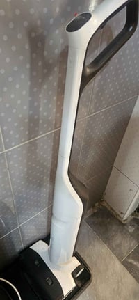 مكنسة roborock للبيع استخدام جدا قليل نظيفة جدا 225 الف بيها مجال 0780...