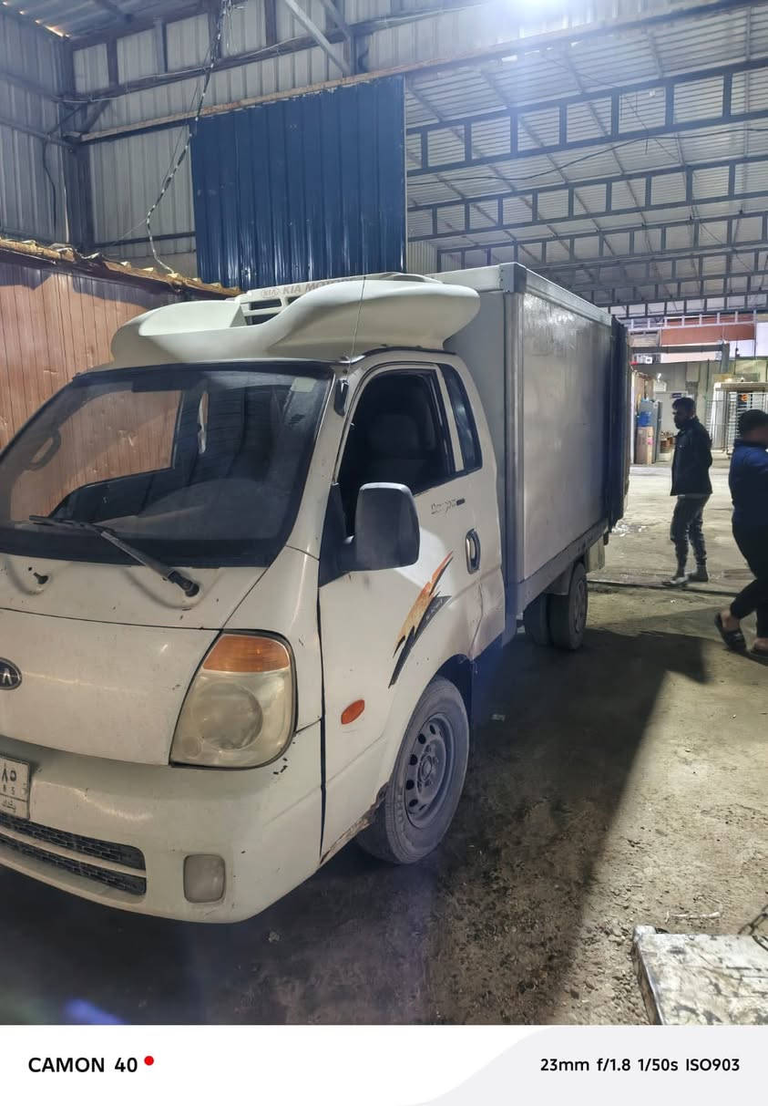 السلام عليكم
كيا براد ٢٠٠٦ محرك كرنفال ٢٠١٠ 
تخم تاير جديد صدر جديد تبريد جديد بيها خياسات وضربه من كدام مكانها بغداد 
السعر ٨٨ وبيه مجال سياره خير من الله  
 تواصل واتساب 
***********
