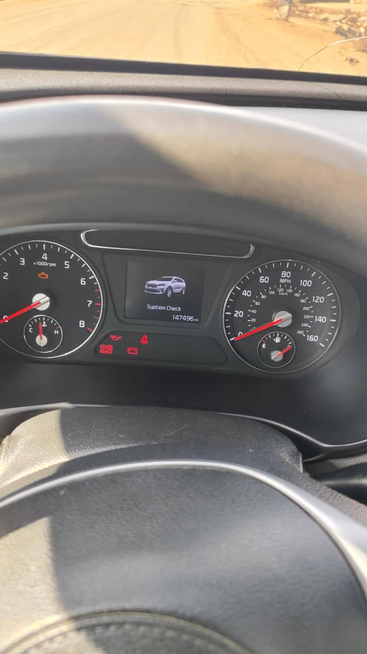 السلام عليكم  سورنتو للبيع 19 السعر168 بيه مجال للستفسار ***********
