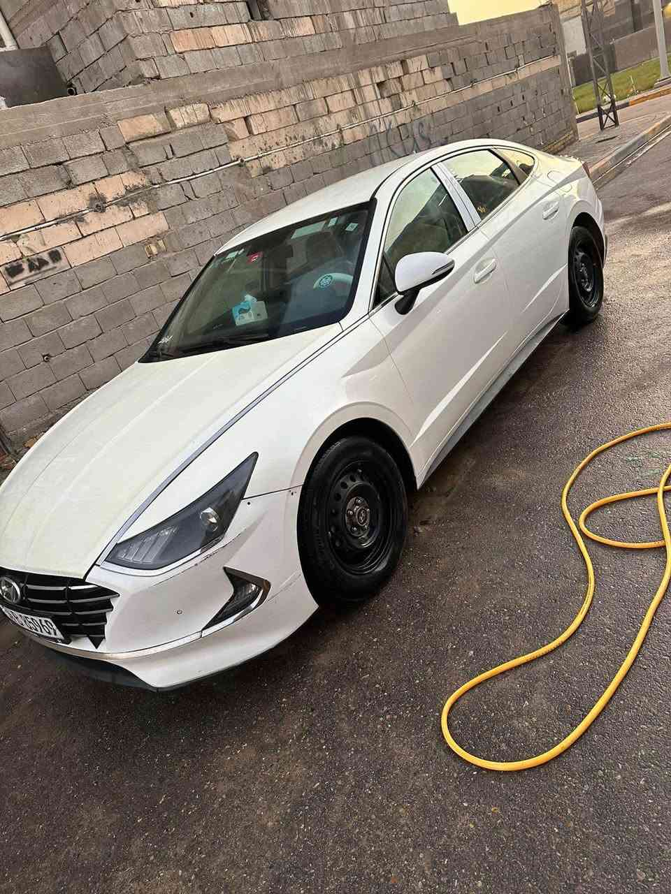 السلام  عليكم 
سوناتا موديل 2023 اصل رقم الجديد 
هايبرد تكسي دبي مصبوغه عام تغير لون
ماشيه 112km 
السياره جاهزه بدون نقص كير مكينه حداده تبريد كله تمام 
بس تحتاج صبغه جديده لان ماصبغيها عدل بـ الإمارات. 
السعر 128 وبيه مجال قليل 🙏🏻 
السكن البصره التنومه. 
رقم الهاتف *********** البصرة, العراق
