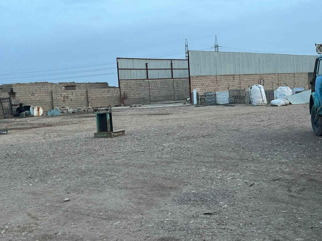 دونمين تجاريات للبيع سايدين المنزلة كركوك مقابل بستان الزيتون الواجهة ٥٠م مسيجات بلوك بالكامل يحتون على جملون مع اربع غرف مع صحيات السعر ٢٥٠ مليون قابل للمعاملة للاستفسار أكثر مراجعة مكتب الزغيت اوالاتصال على الرقم ***********
