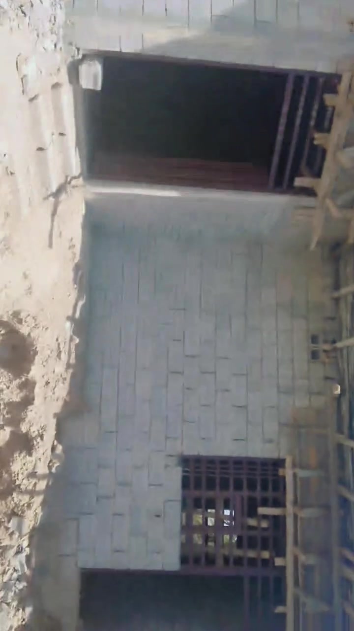 هيكل للبيع اربع غرفه طابقين غرفتين فوك واثنين جوه المكان شارع بيت شلاكه بنهايته السعر خاص لاستفسار على هذه رقمي ***********
